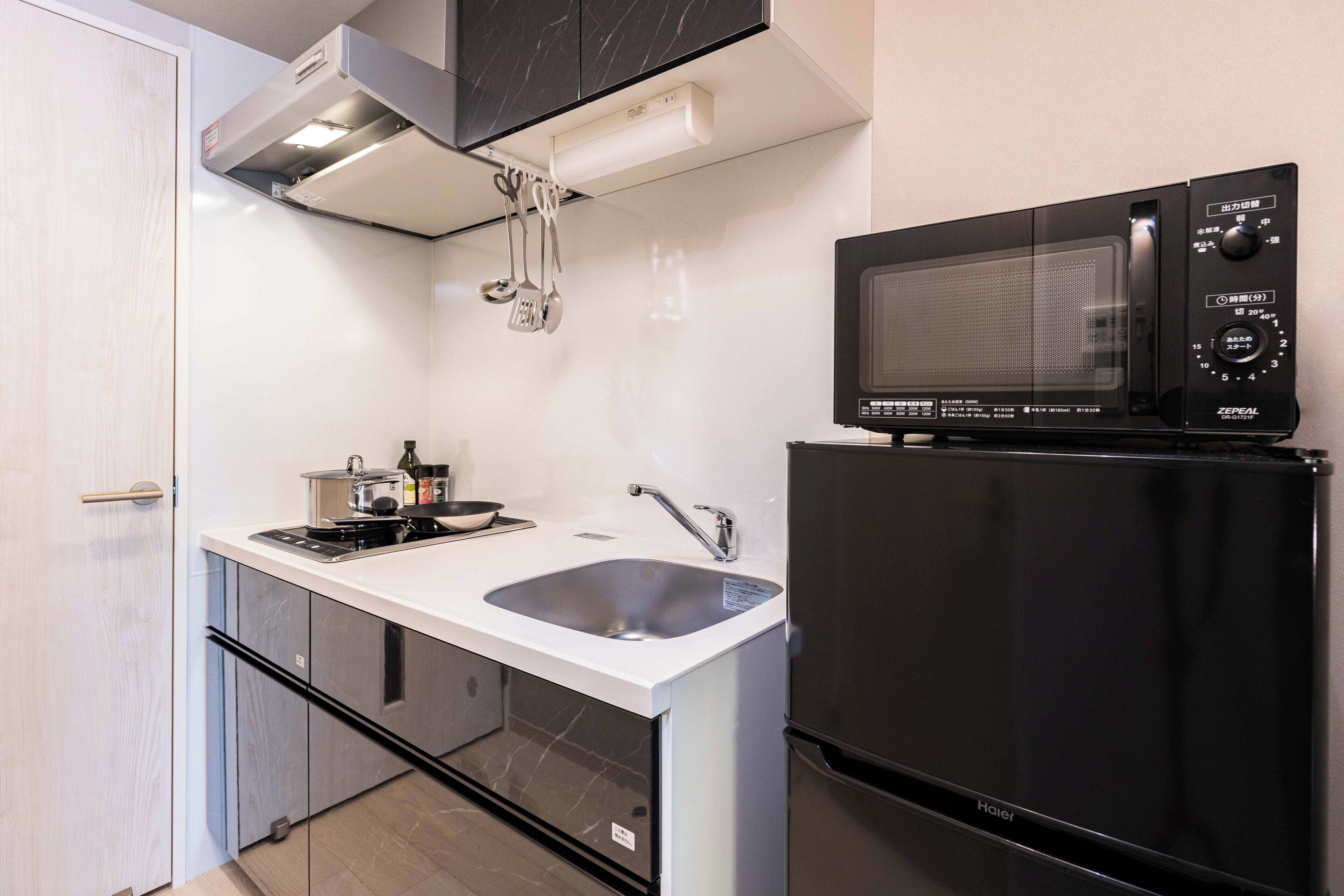 Standard Apartment, Lanai, City View | Private kitchen
