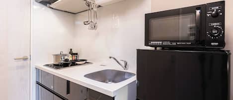Standard Apartment, Lanai, City View | Private kitchen