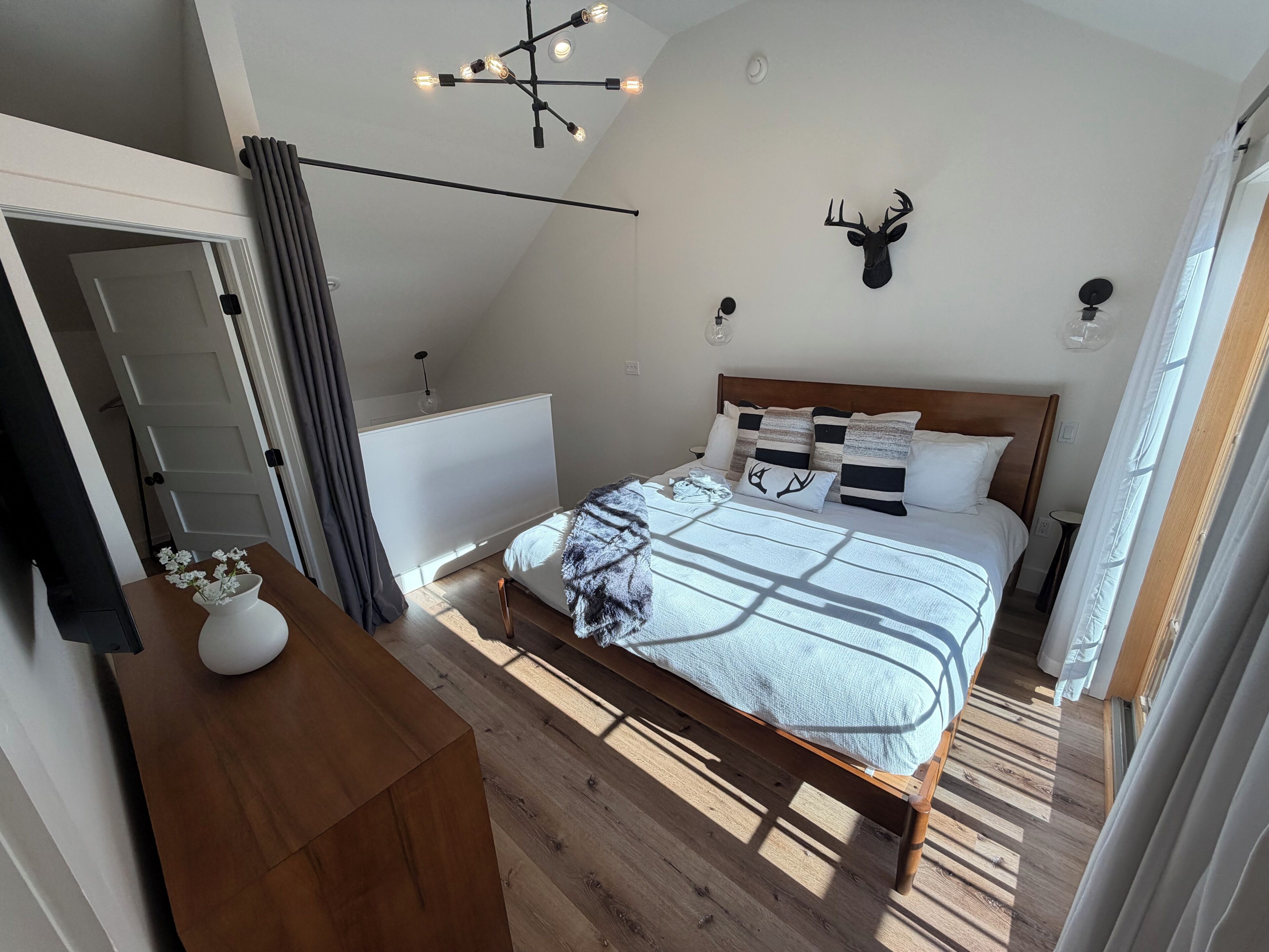 3 chambres, fer et planche à repasser, Wi-Fi, draps fournis