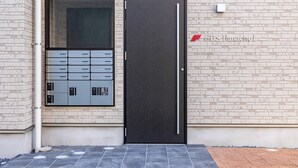 A building facade with a mail slot, a door, and a sign reading 'FDS Panache'. - FDS Panache (OSAKA/NISHINARIKU/HANAZONOMINAMI)