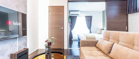 Standard Apartment, Lanai