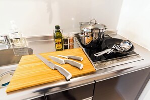 Standard-Apartment, Veranda | Eigene Küche | Großer Kühlschrank, Mikrowelle, Herdplatte