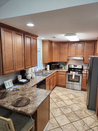Peaceful 2-bedroom townhome in Broken Bow with Ben and Jerri the Nigerian Goats!