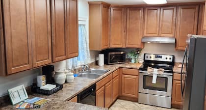 Peaceful 2-bedroom townhome in Broken Bow with Ben and Jerri the Nigerian Goats!