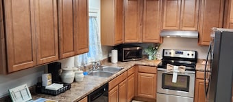 Peaceful 2-bedroom townhome in Broken Bow with Ben and Jerri the Nigerian Goats!