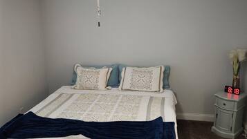 2 dormitorios, tabla de planchar con plancha, wifi y ropa de cama
