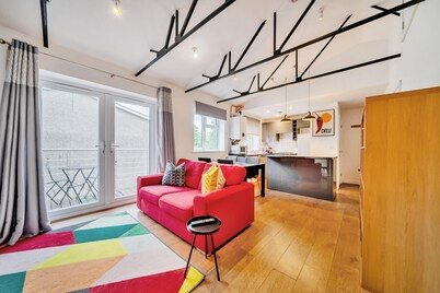Trendy 2 Bed Flat in Oxford with Balcony & Parking - Pass the Keys