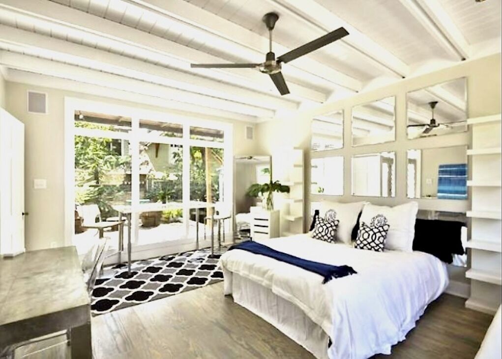 3 bedrooms, desk, WiFi, bed sheets
