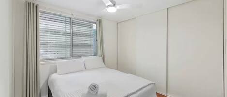 WiFi, bed sheets