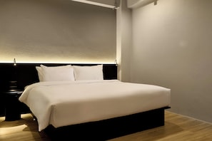 Caja de seguridad en la habitación y escritorio