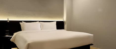 Superior Double Room | In-room safe, desk, laptop workspace, travel cot