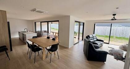 Modern Coastal Escape at Cooks Beach