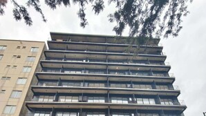 A multi-story building with balconies, large windows, and a storefront. - Roma Habitat. Loft in Roma Norte.
Designed for the modern traveler (Ciudad de México)