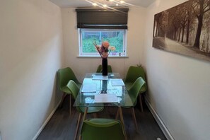 Dining - 3 Bed House Sleeps 6 -Enclosed Garden-Free Parking (Margate)