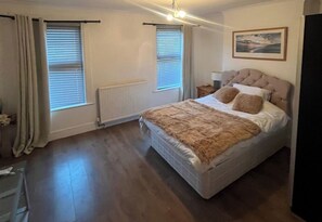3 bedrooms, iron/ironing board, WiFi - 3 Bed House Sleeps 6 -Enclosed Garden-Free Parking (Margate)