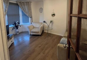 TV - 3 Bed House Sleeps 6 -Enclosed Garden-Free Parking (Margate)