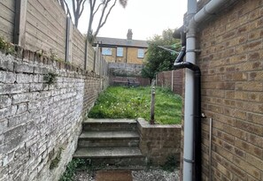 Property grounds - 3 Bed House Sleeps 6 -Enclosed Garden-Free Parking (Margate)