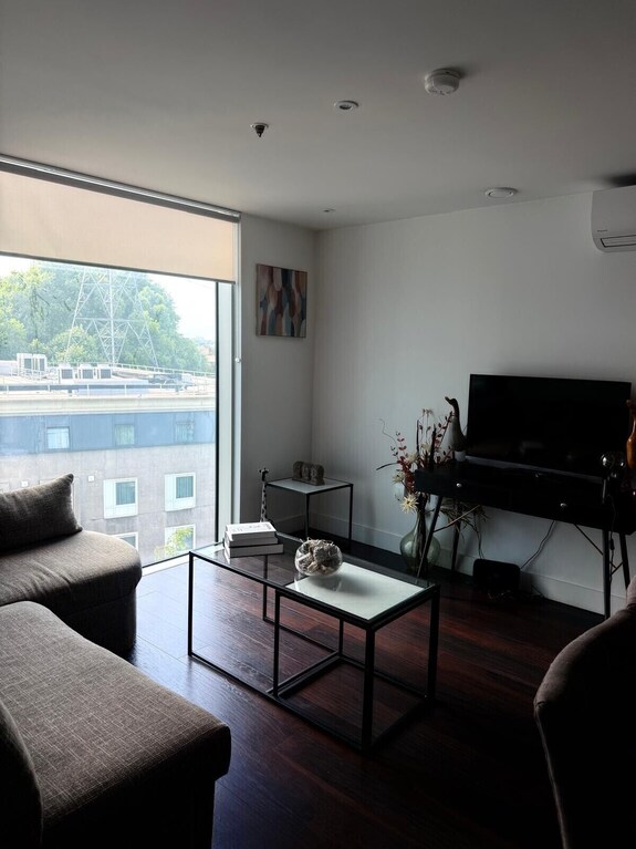 Cosy Colliers Wood Apartment With 2 Bedrooms - Croydon