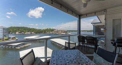 Top floor condo unit with vaulted ceilings, 3-bedroom, near 3MM in Lake Ozark