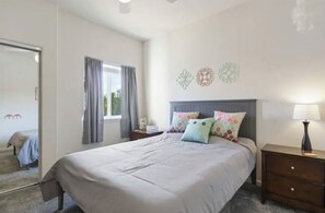 3 bedrooms, internet, bed sheets