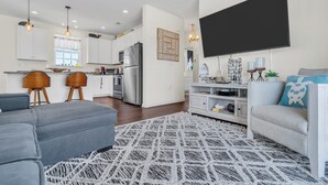 Smart TV - 2 Blocks from the Beach + Prof cleaned with Backyard (Seaside Heights)