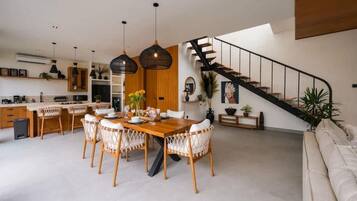 Villa, 2 slaapkamers, balkon | Dineren
