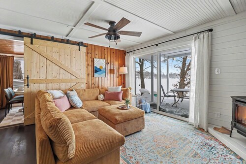Cozy Retro Lakefront Cottage near Lake Michigan