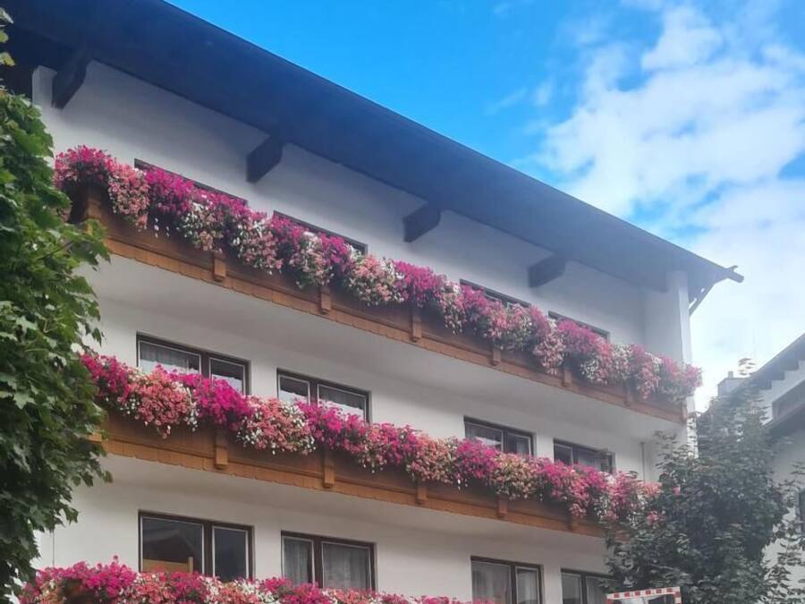 Habitación básica con 1 cama matrimonial o 2 individuales, balcón, vista a la montaña | Exterior