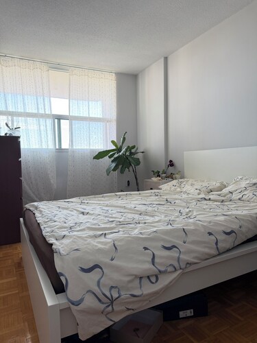 Sunny Modern 1BR | Quiet
Islington Stay