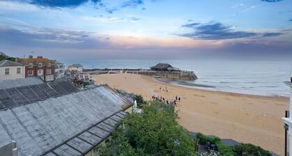 Cosy 2 Bed Viking Bay Cottage