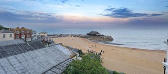 Cosy 2 Bed Viking Bay Cottage