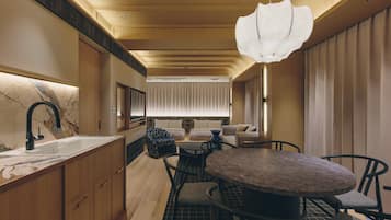 Superior Suite | In-room dining