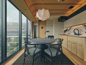 Superior suite | Dineren in de kamer