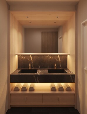 Superior Suite | Bathroom | Shower, free toiletries, hair dryer, slippers - illi Sen Oshiage (Narihira, Sumida-ku)