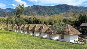 Bangalô econômico, sacada, vista para a montanha | Fachada