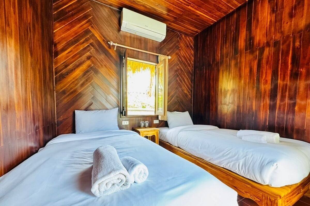 In-room safe, blackout curtains