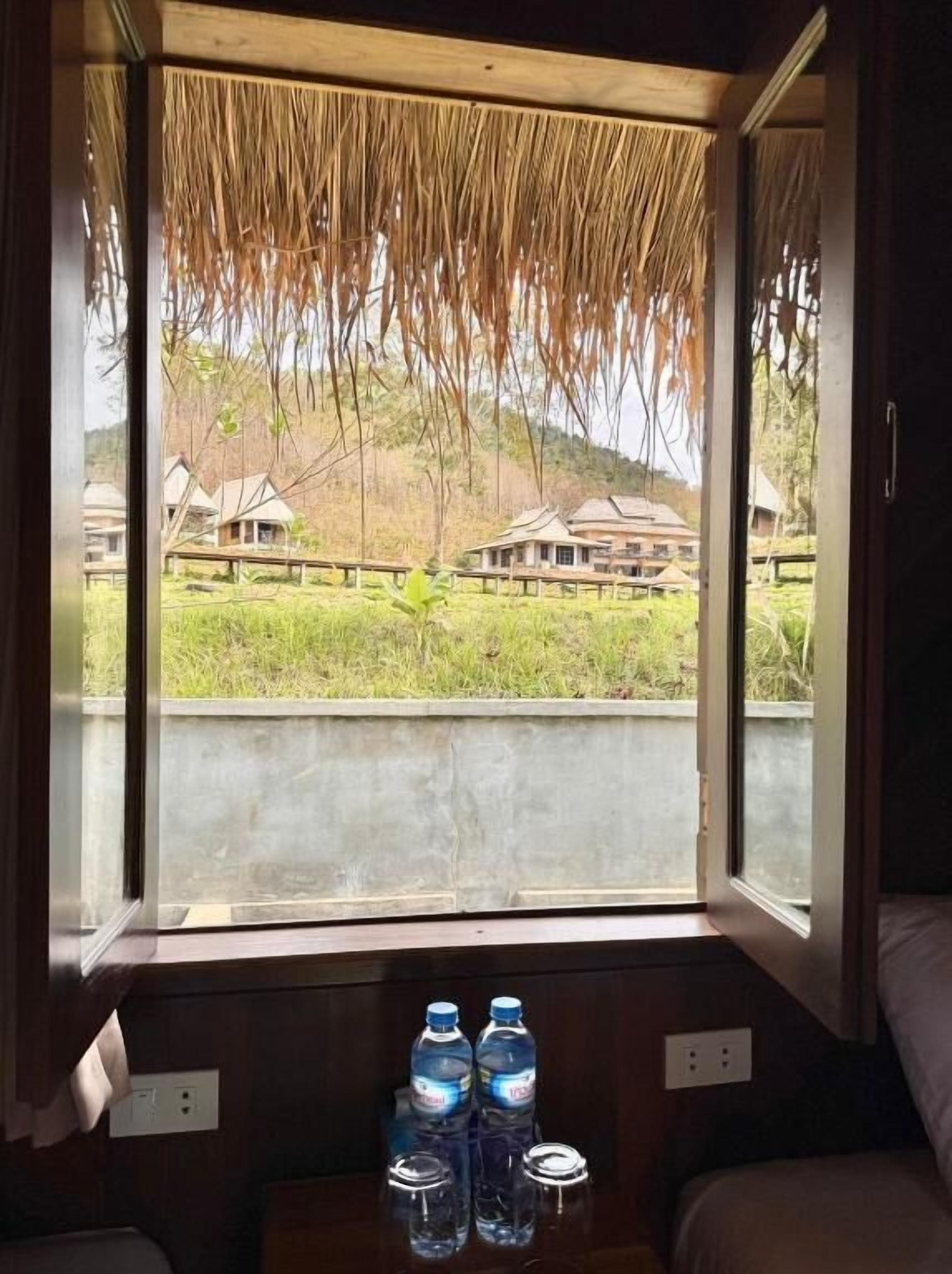 Economy Bungalow, Balcony, Mountain View | Interior
