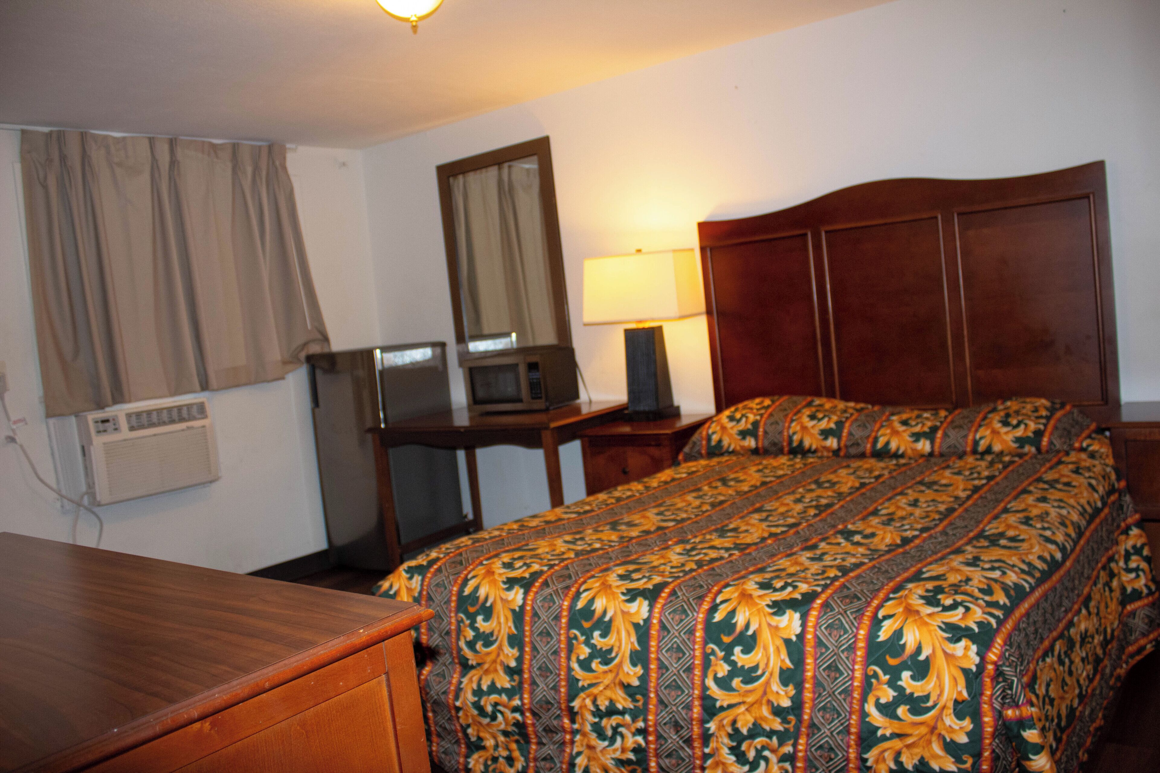 Desk, iron/ironing board, free WiFi, bed sheets