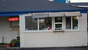 A small building with a sign that reads 'OFFICE' in red neon lights. - Stevenson Motel Federal Way Near I 5 (Federal Way)
