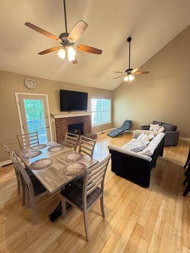 Cozy Townhome in Marietta!