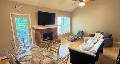 Cozy Townhome in Marietta!