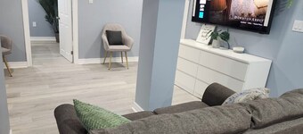 2 minutes from Nebs! Chic North Oshawa King Bedroom Unit with Separate Entrance.