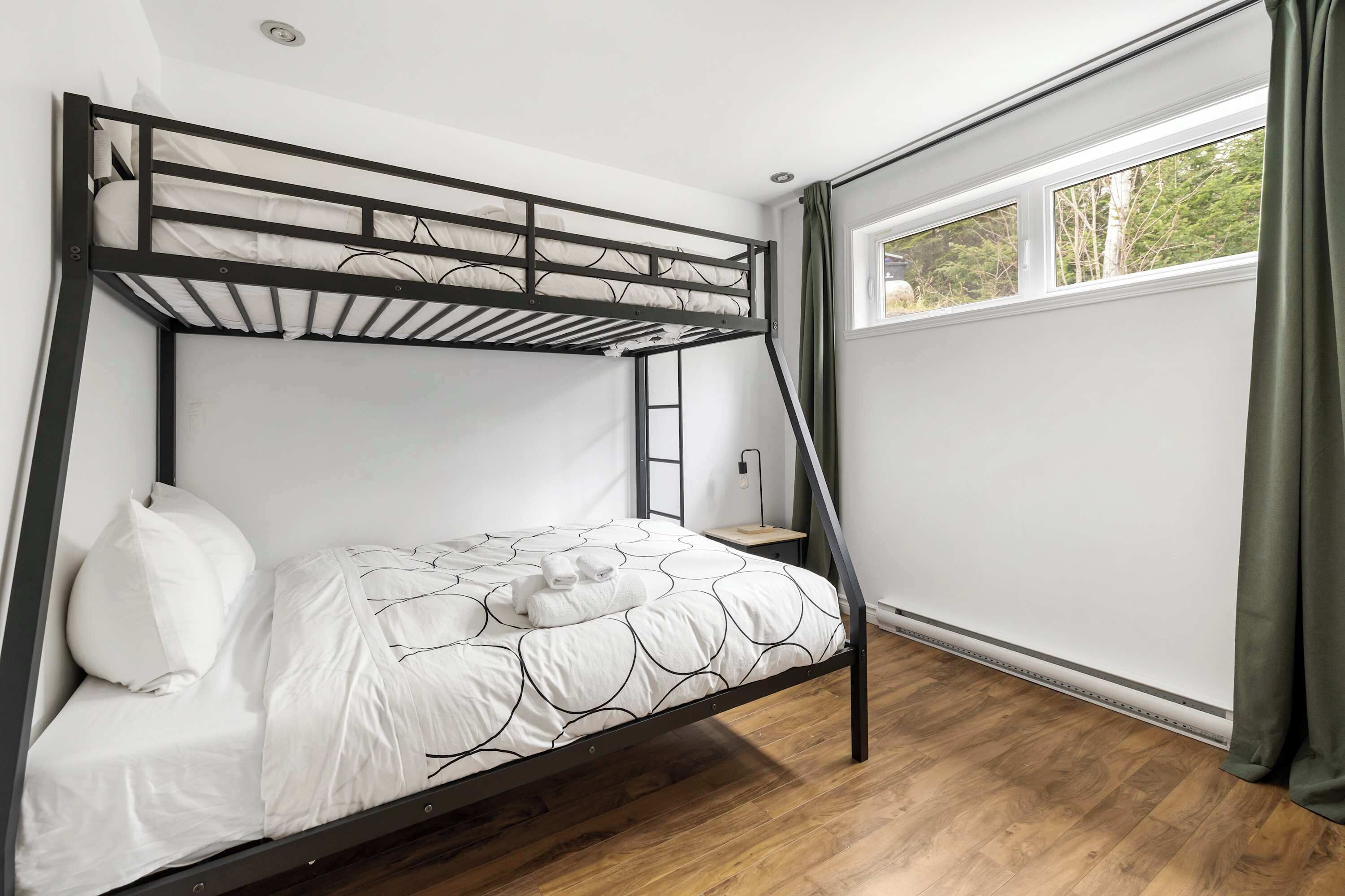 WiFi, bed sheets