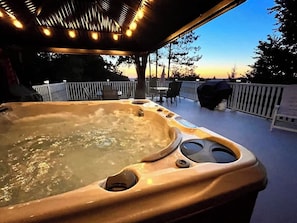 A hot tub with a wooden deck and railing, surrounded by trees. - Chateau De Valvak  Spa & BBQ  Free Parking (Lévis)