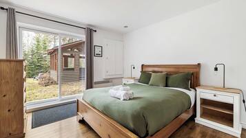 Iron/ironing board, travel crib, WiFi, bed sheets