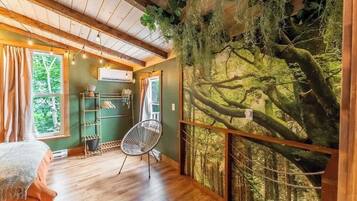 Iron/ironing board, travel crib, WiFi, bed sheets