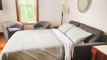 Iron/ironing board, travel crib, WiFi, bed sheets