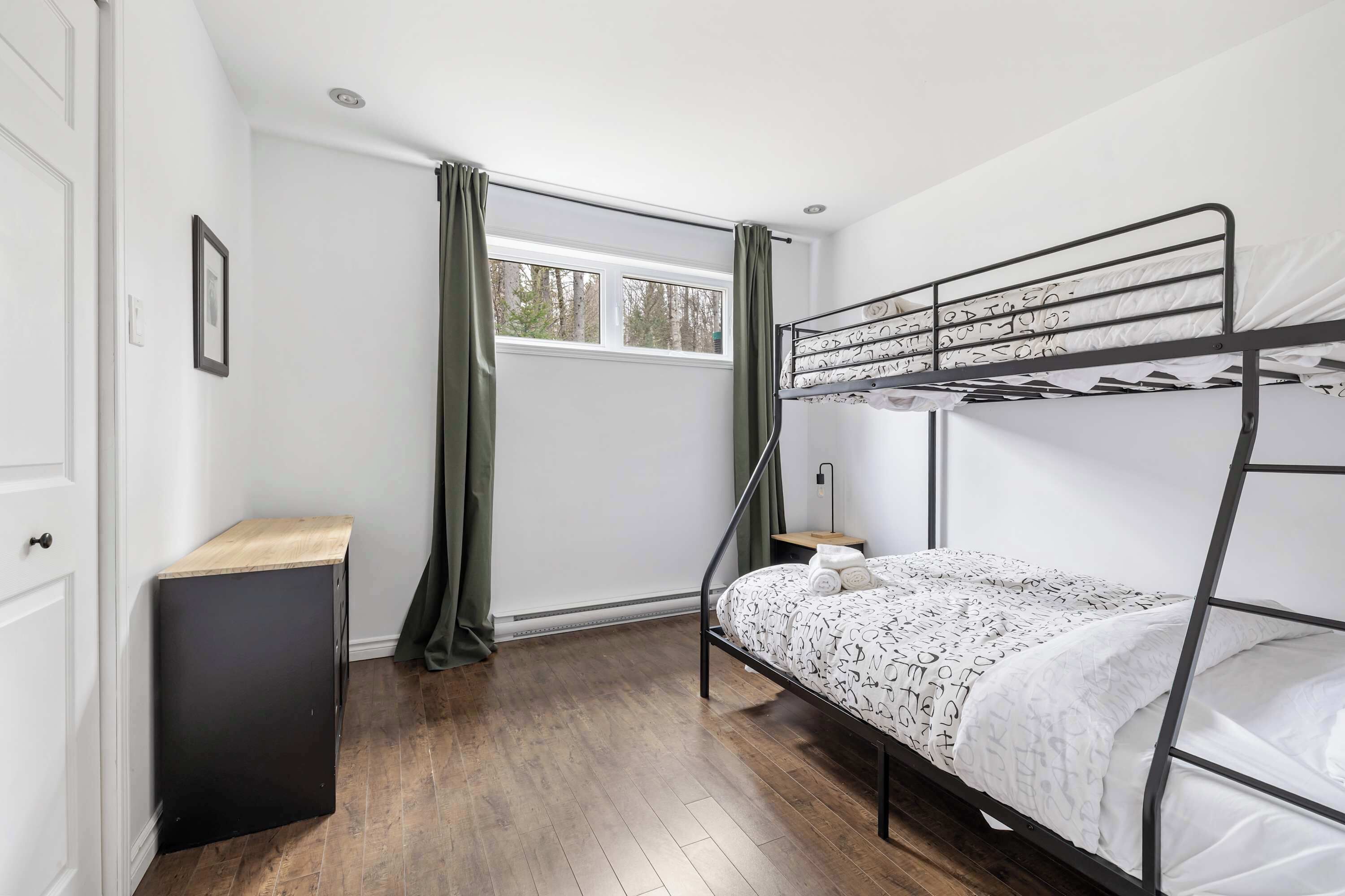 3 chambres, fer et planche à repasser, Wi-Fi, draps fournis