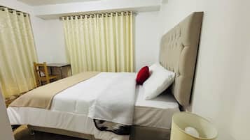 Chambre, vue cour intérieure | Wi-Fi gratuit