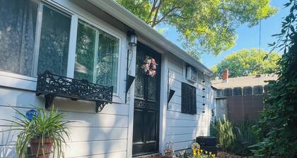 Cozy private studio.No pets. Near downtown